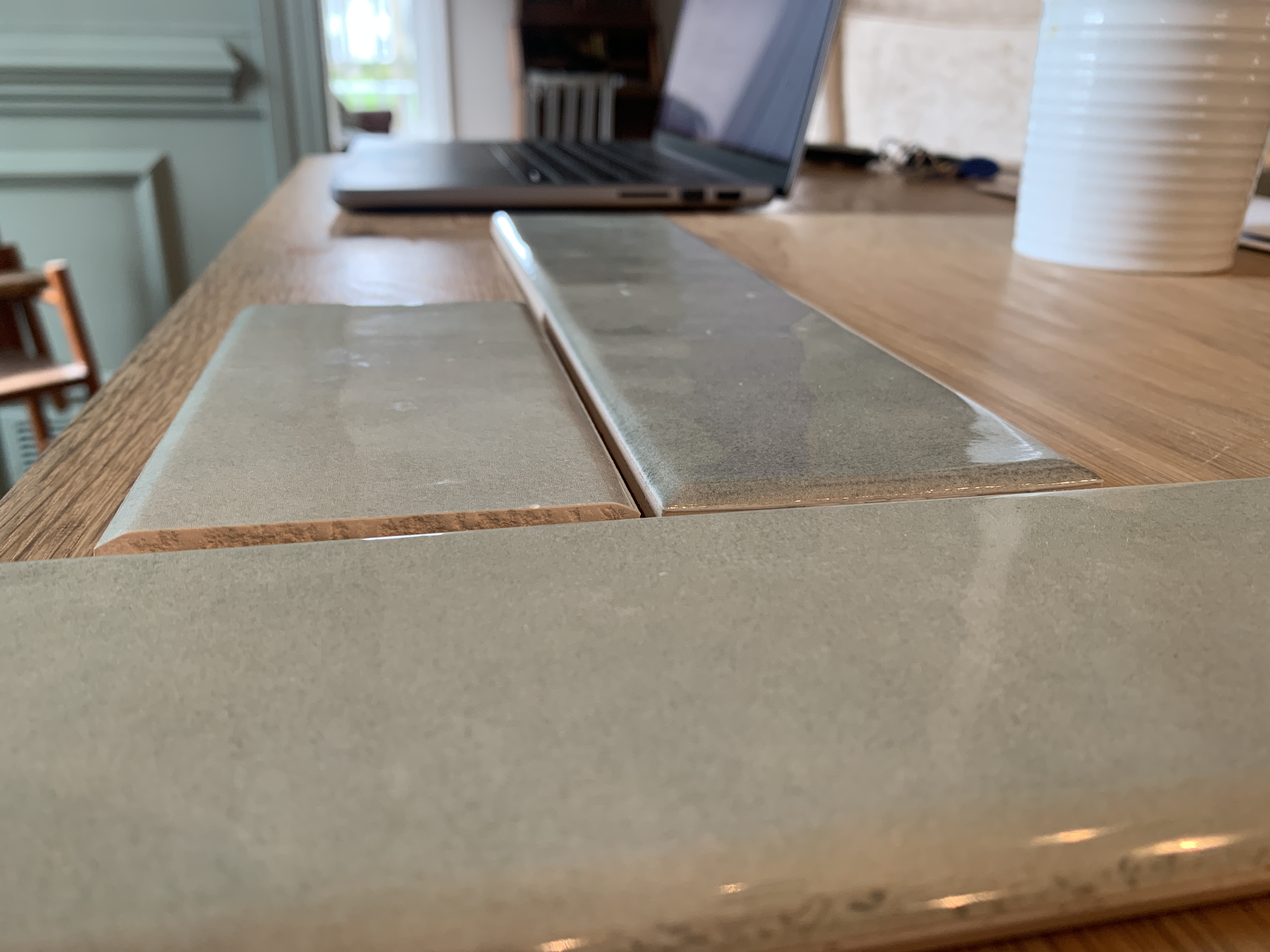 tiling - For tile backsplash, how to handle straight cut meeting ...